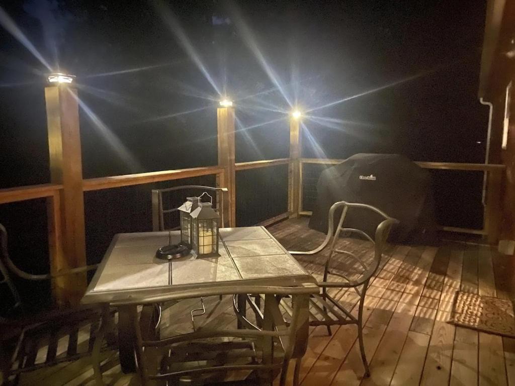 Gas Fireplace, Firepit, And Cedar Adirondack Chair Spencer エクステリア 写真