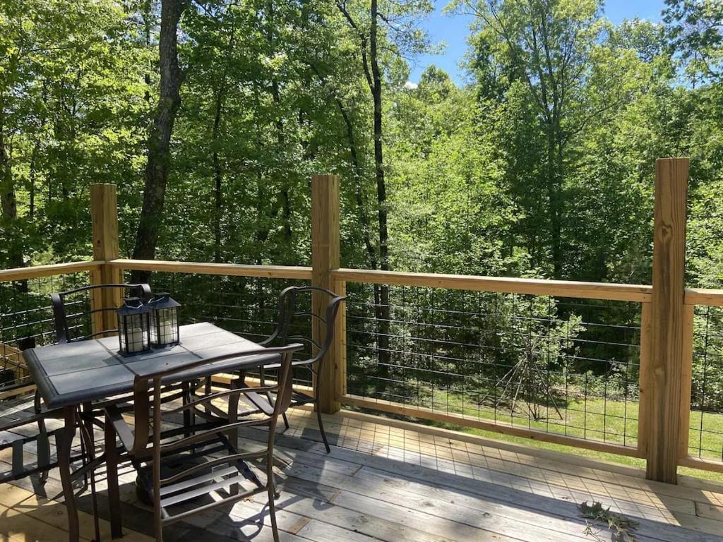 Gas Fireplace, Firepit, And Cedar Adirondack Chair Spencer エクステリア 写真
