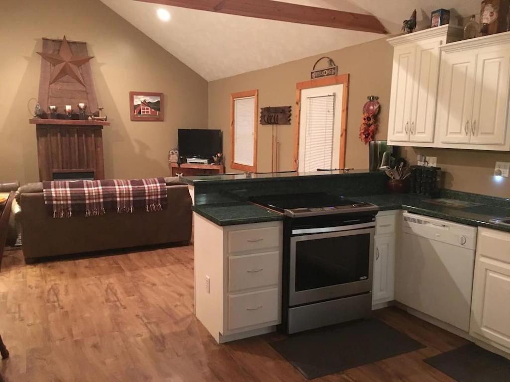 Gas Fireplace, Firepit, And Cedar Adirondack Chair Spencer エクステリア 写真